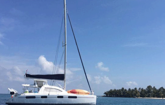 Explore Belize on board a Leopard 46