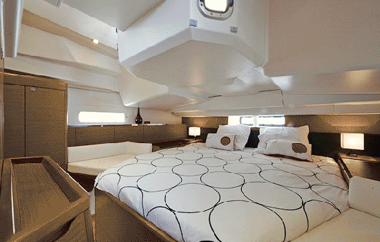 Jeanneau 41 DS has 2 double cabins