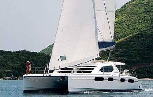 catamaran boat sleeps 8