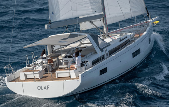 Oceanis 54 underway