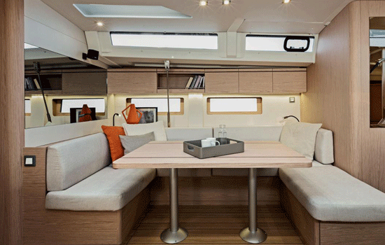 The salon of the Beneteau 51