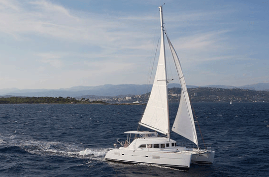 catamaran boat sleeps 8